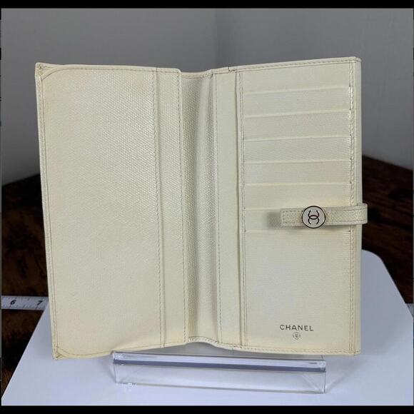 CHANEL Pale Yellow Leather CC Vintage Long Wallet 9728895 (CCXX150) - Picture 12 of 16